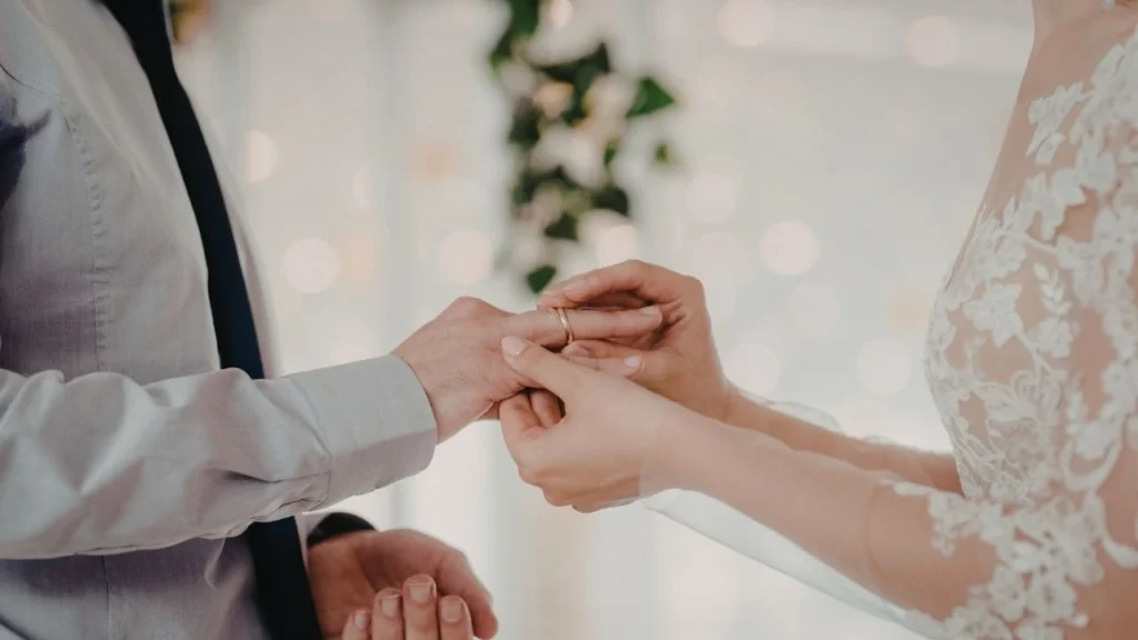 How to Write the Perfect Short Engagement Message